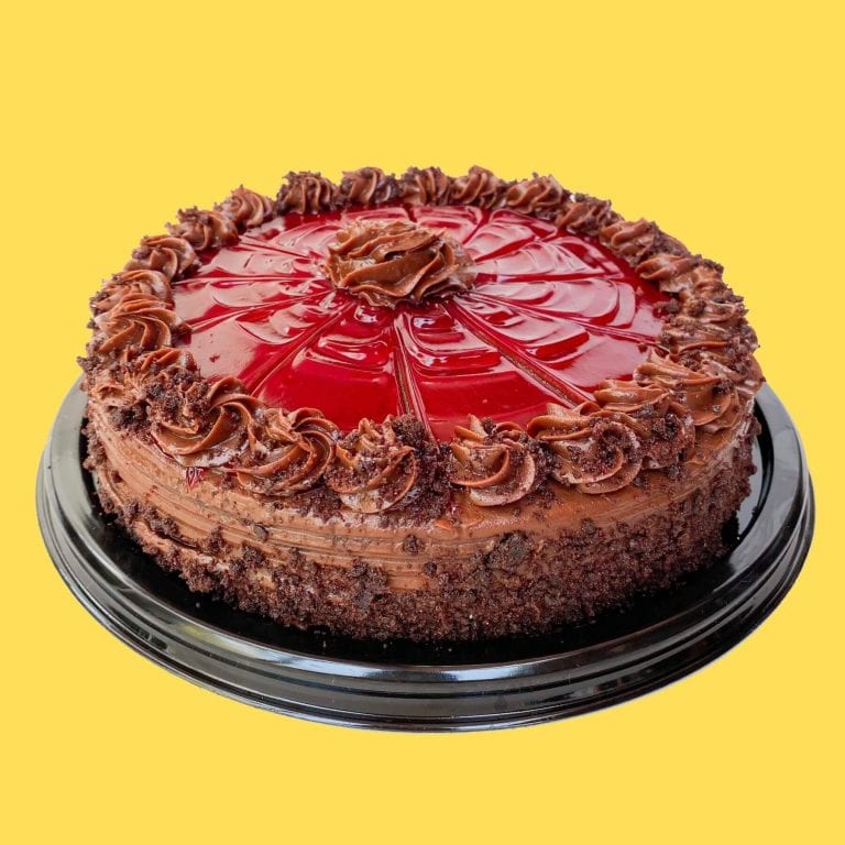 Pastel de chocolate con cubierta de fresa